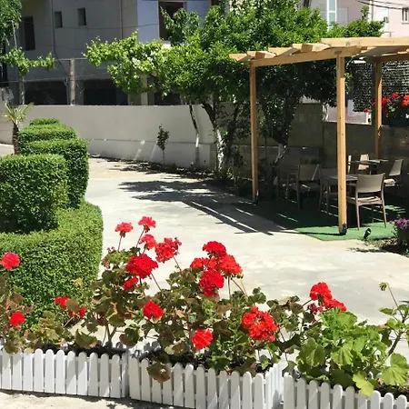 Couette-café Qeli 4*