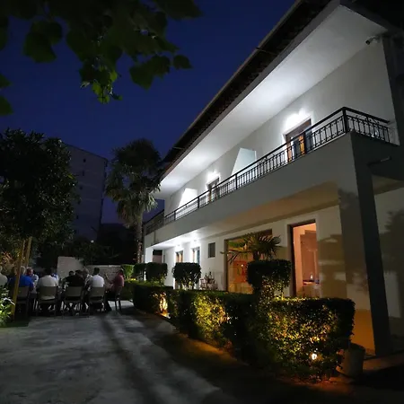 Qeli לינה וארוחת בוקר 4*