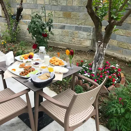 לינה וארוחת בוקר Qeli 4*